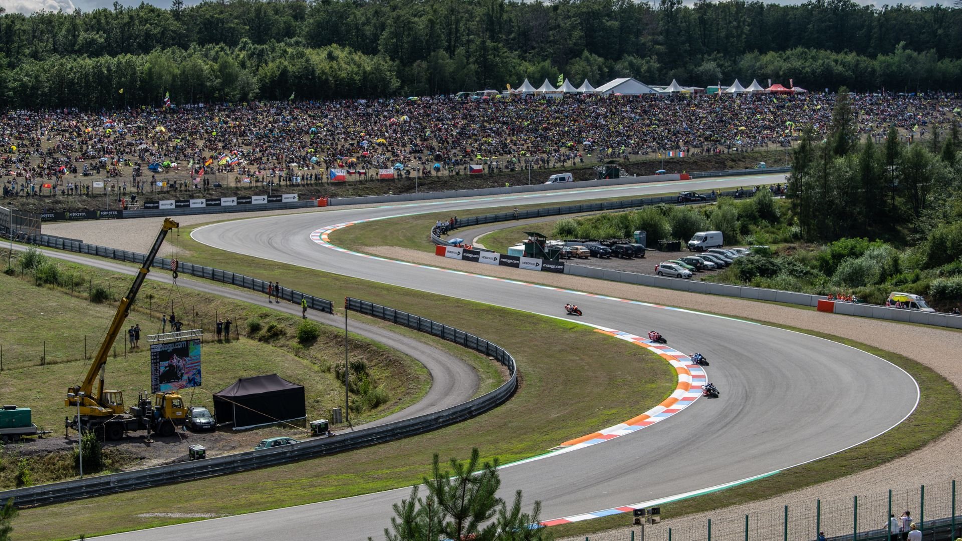 Zažijte vzrušení z MotoGP Brno 2025 s ubytováním GProoms!