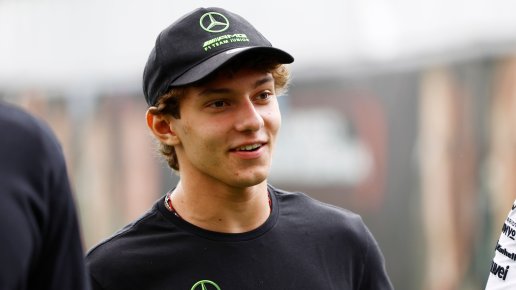 Jonge ster Antonelli vervangt zevenvoudig wereldkampioen Hamilton volgend seizoen bij Mercedes