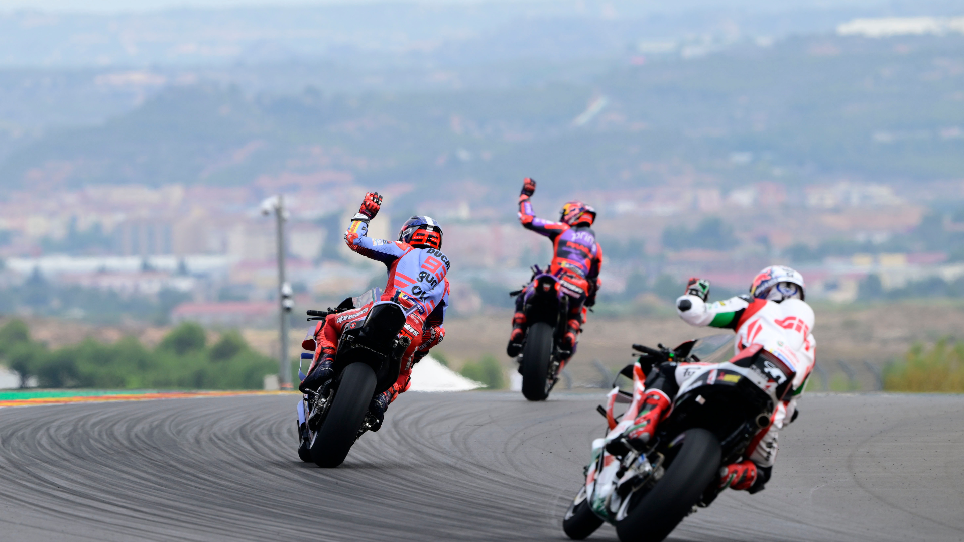 Marc Márquez domina el viernes con una vuelta récord en los entrenamientos de MotoGP en Aragón