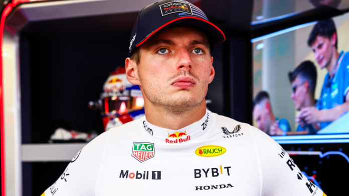 Max Verstappen bestraft door stewards na provoceren FIA-chef met schelden