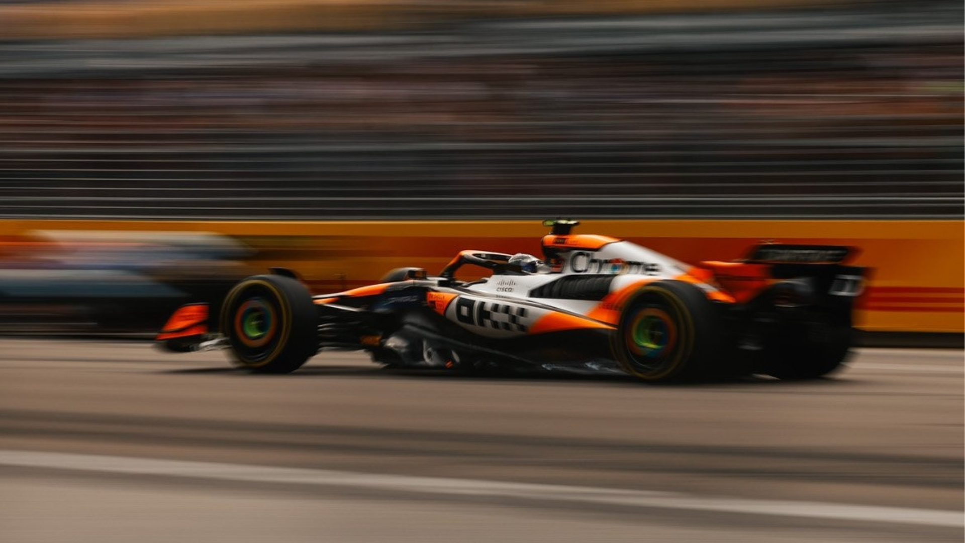 Lando Norris si po katastrofě Ferrari v Q3 vyjel pole position v Singapuru