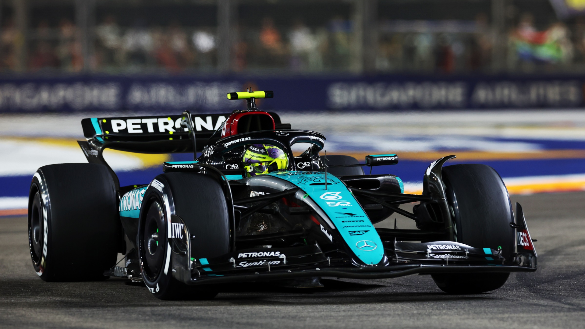 Hamilton frustrovaný z rozhodnutí Mercedesu o strategii v Singapuru