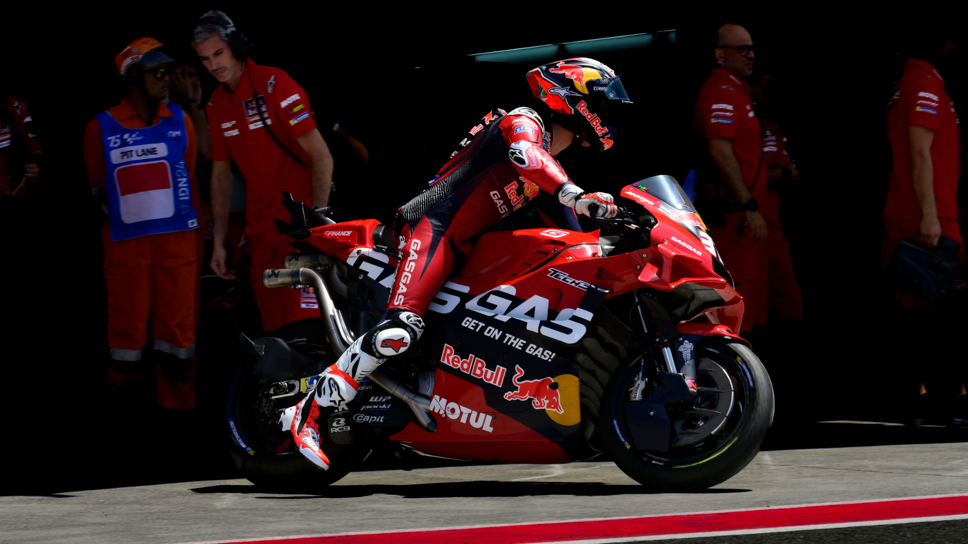 Pedro Acosta se rapproche de sa première victoire en MotoGP après une performance impressionnante au GP d'Indonésie