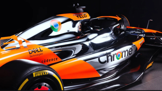 McLaren rijdt opvallende chromen livery in Austin